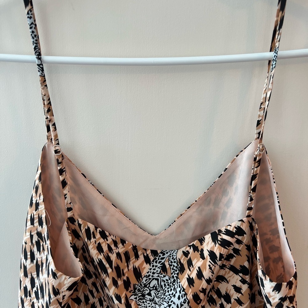 L'AGENCE Jane V Neck Cheetah Silk Camisole Animal Print Tank Top XS NwT - Picture 4 of 14